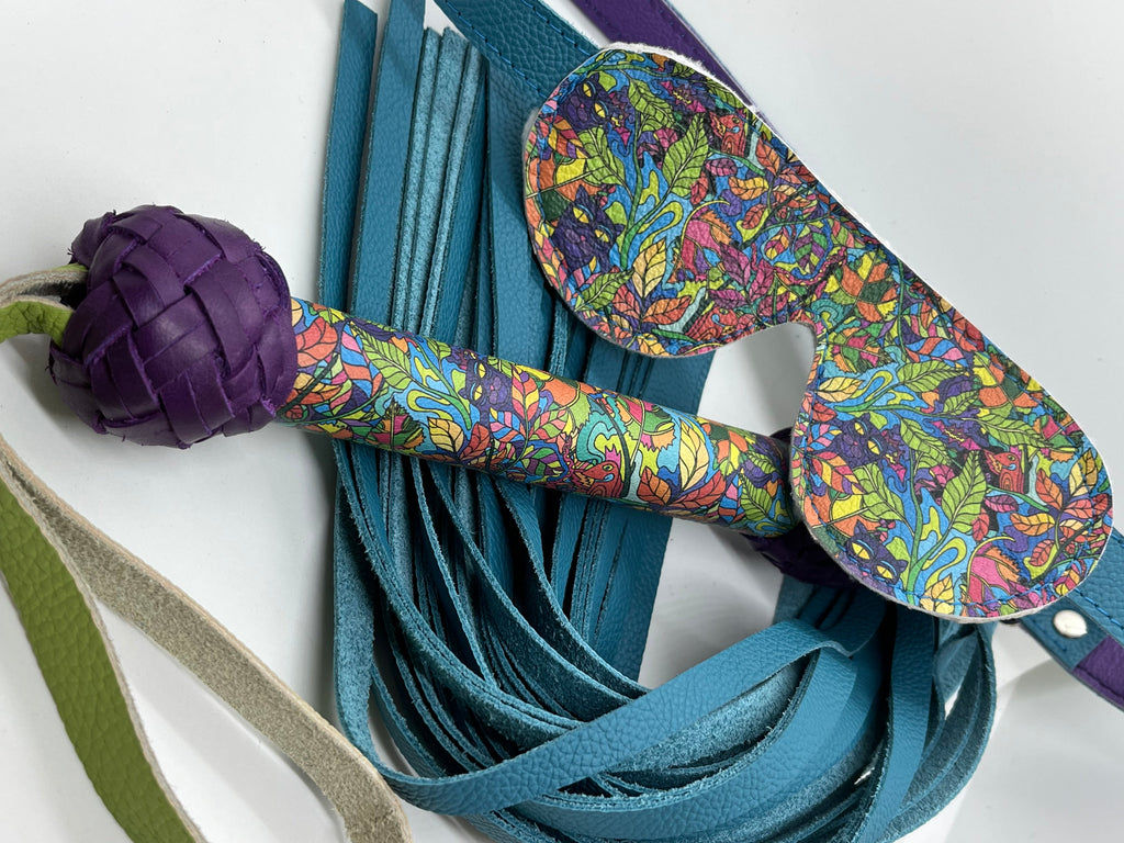 Jungle Creatures Flogger and blindfold set