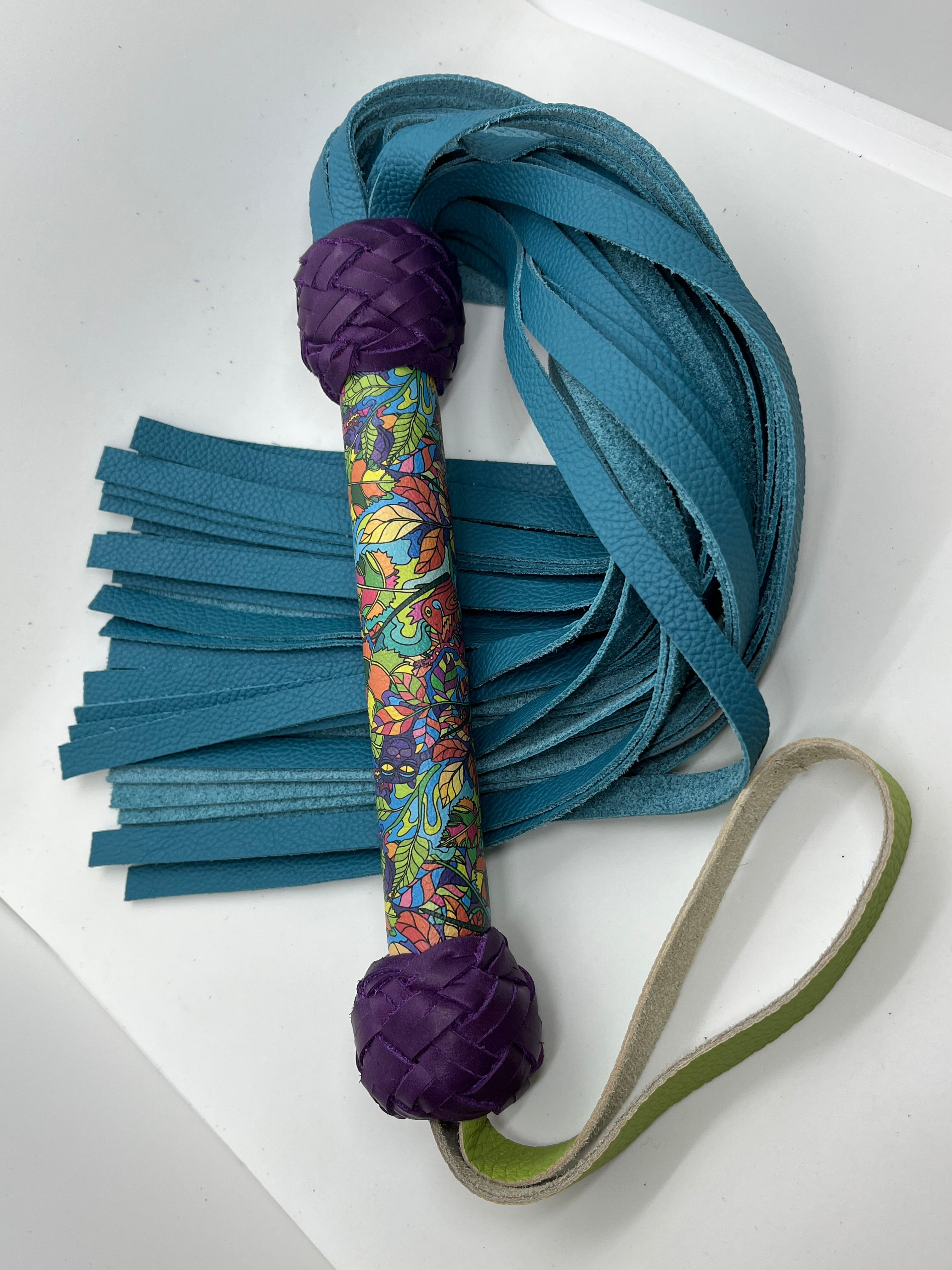 Jungle Creatures Flogger and blindfold set